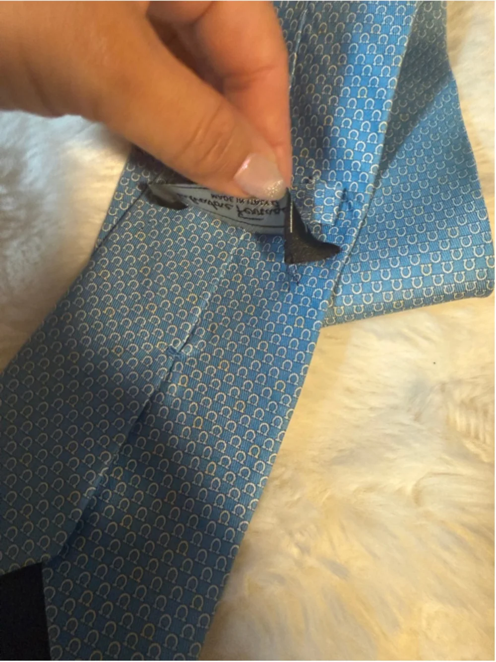 Preowned, Vintage Men's Salvatore Ferragamo Blue & White Horseshoe Silk Tie